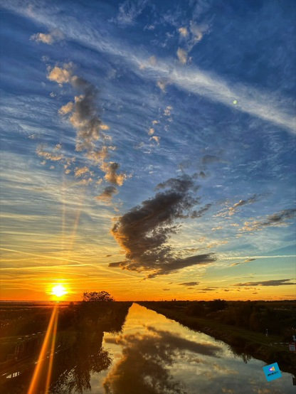 Sonnenuntergang am Kanal 