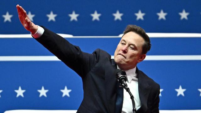 Elon Musk giving Nazi salute.