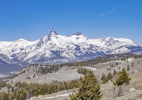 3580m Pilot Peak and slightly lower Index, on the rite. Visible a lot here 👍
