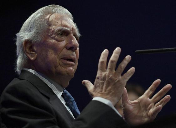 Mario Vargas Llosa dedicó su obra a la política y esta le complicó la literatura y su recepción