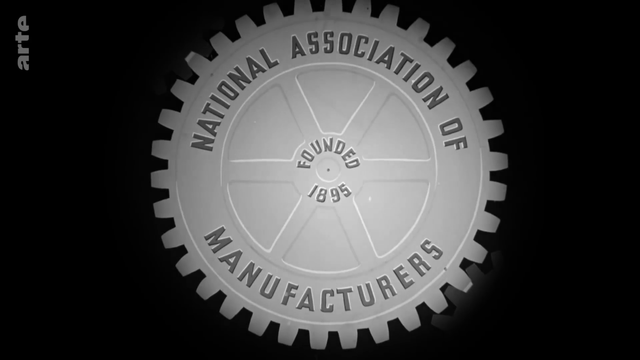 Le syndicat industriel traffique sa date de création dans les films qu'elle produit (1896 au lieu de 1936) pour faire croire qu'elle existe depuis le début de l'histoire des USA, d'après la mémoire collective pionnière des USA.
