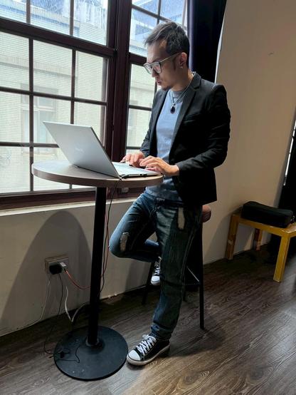 新的開始
#APOW與他的即SING好夥伴
#APOW's即興。音樂。創作  #新聞懂喜劇 
#戲途會社 #新生一號 #浴言故事