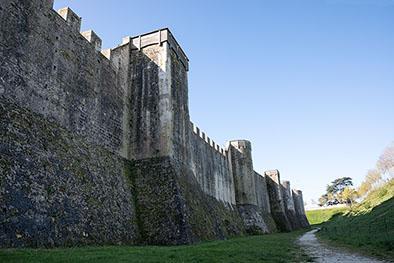 Les remparts de Provins, construits par le comte Thibaud IV dans les années 1230.