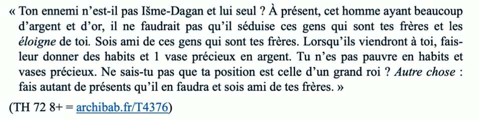 PrtSc d'une dia du cours du Professeur Charpin, ce lundi 7 avril 2025 au Collège de France : https://www.college-de-france.fr/fr/agenda/cours/la-haute-mesopotamie-au-xviiie-siecle-av-galerie-de-portraits/zimri-lim-le-retour

La phrase qui compte ici : « (...) Sois ami de ces gens qui sont tes frères. Lorsqu'ils viendront à toi, fais-leur donner des habits et un vase précieux en argent. (...) »