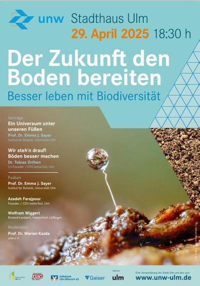 Plakat zur Veranstaltung mit Nahaufnahme von einem Stück Erde und einem Wassertropfen