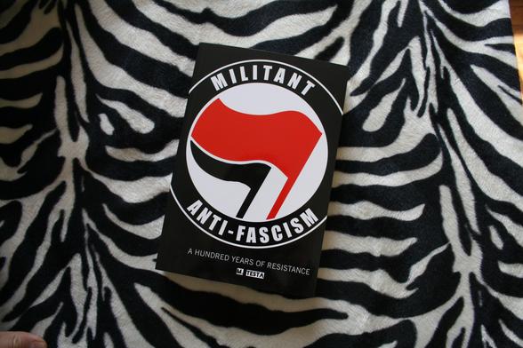 Book MILITANT ANTI-FASCISM - A HUNDRED YEARS OF RESISTANCE 20 €