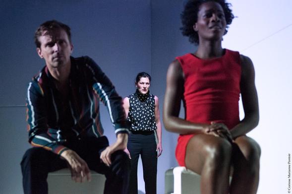 Photo Corinne Marianne Pontoir. Je ne marcherai plus dans les traces de tes pas. Texte Alexandra Badea. Mise en scène Vincent Dussart.