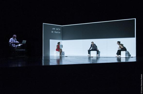 Photo Corinne Marianne Pontoir. Je ne marcherai plus dans les traces de tes pas. Texte Alexandra Badea. Mise en scène Vincent Dussart.