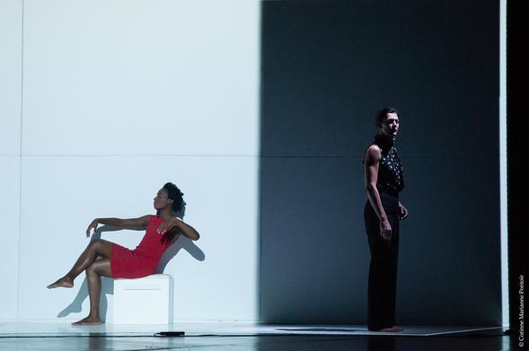 Photo Corinne Marianne Pontoir. Je ne marcherai plus dans les traces de tes pas. Texte Alexandra Badea. Mise en scène Vincent Dussart.