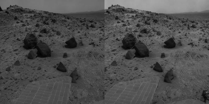 A dual left/right stereoscopic grey scale image capturing a Martian landscape. This dual image is intended to be used to obtain a Stereo3D rendition of the scene through parallel viewing, and not cross-eyed viewing.