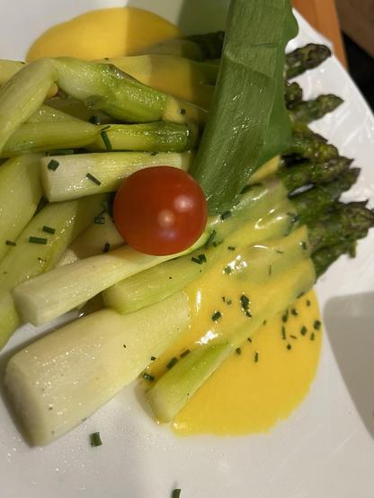 Geüne Spargeln mit Bearnaise