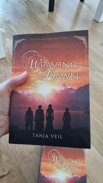 A picture of the book cover of "Weaving Dawn" by Tanja Veil