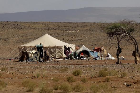 Tente nomade dans la réserve naturelle de M'Hamid El Ghizlane, aux portes du Sahara dans le sud du Maroc, le 13 avril 2025.