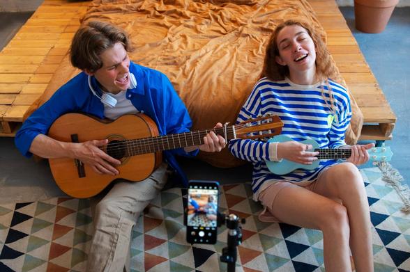 Un mundo sin música representaría un cambio profundo y devastador para la humanidad. La música ha sido, desde tiempos inmemoriales, una fuente esencial de expresión emocional, conexión social y creatividad. Sin ella, la humanidad perdería una herramienta clave para comunicar lo inexpresable, unir culturas y sanar el espíritu. 
https://philosophia.today/