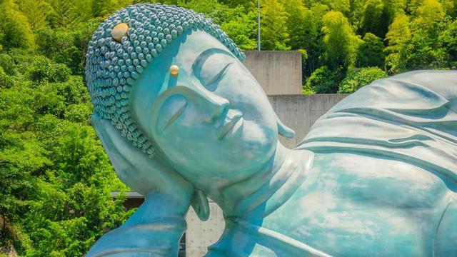 Head of reclining Buddha statue.