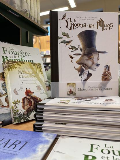 Mickaël Brun-Arnaud auteur livre succès “Mémoires de la forêt” 
Premier album « Le croque-en-Murs », collaboration Jérémy Pailler illustrateur livre « La fougère et le bambou ». 
Ouvrage émouvant rempli mystère et dessins enchanteurs. 
Retrouver  rayon jeunesse !!

