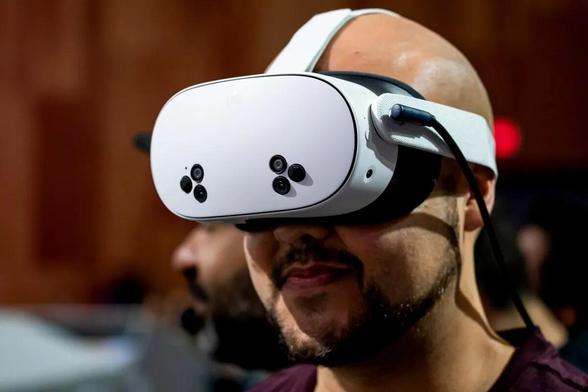 Meta has laid off staff in its Reality Labs division, impacting Oculus Studios teams and hardware projects—including those working on Quest and Supernatural. Over 100 employees are affected as Meta streamlines for efficiency. #Meta #Layoffs #RealityLabs #Oculus #VR #TechNews #Quest