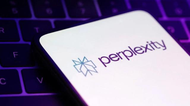 Motorola’s new Razr phones will feature Perplexity’s AI search engine, expanding user access through a major distribution partnership—focused on growth, not revenue. Perplexity joins Moto AI alongside Gemini, Copilot, and Meta. #Motorola #Razr #AI #Perplexity #TechNews #Smartphones