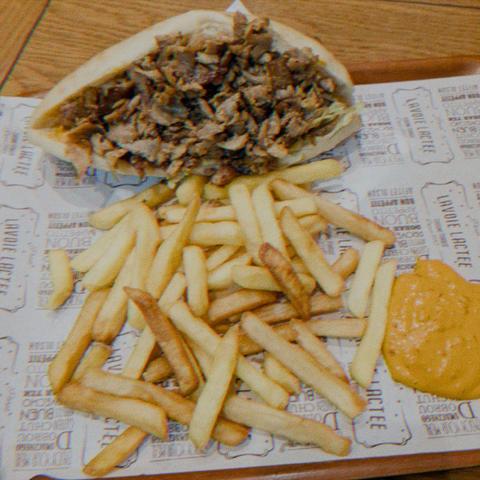 Kebab frites parisien, mais avec effet photo argentique !