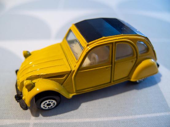 Modellauto Citroën 2CV in gelb