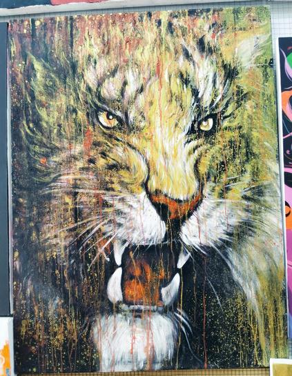 a painting, it is a tiger with a fearsome look on his face, a close-up of just its face, splatter and drip effects on it 