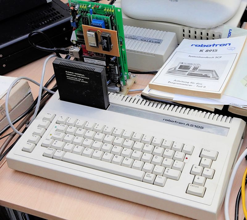 Florian Schäffer CC3.0
Rechner der vor 1990 produziert wurde