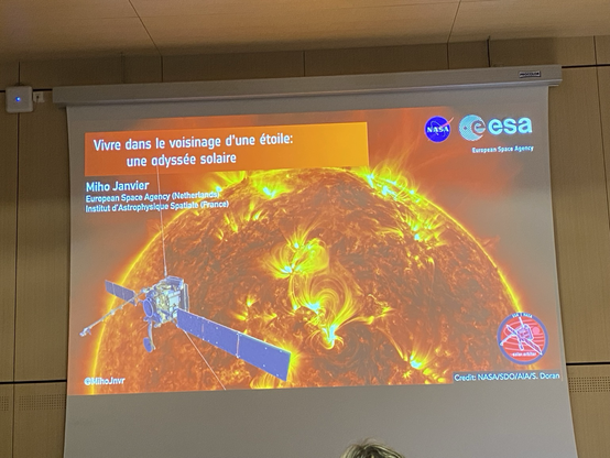 Photographie couleurs du soleil avec ses éruptions en surface. Le satellite d’observation a été lancé récemment pour s’approcher au plus près du soleil pour le photographier sous toutes ses faces