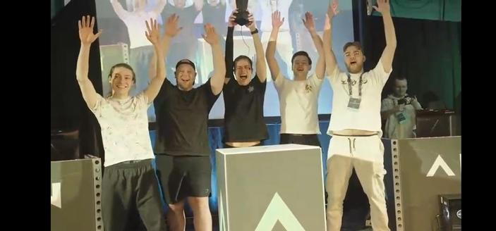 5 Drerries shouting to their AlterLan win after beating Rexo in the finals, holding their cup and their arms in the air. Happy. #Benelux 