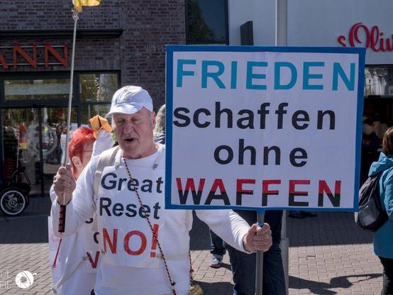 Ein Verschwörungsideologe spricht sich gegen den "Great Reset" aus