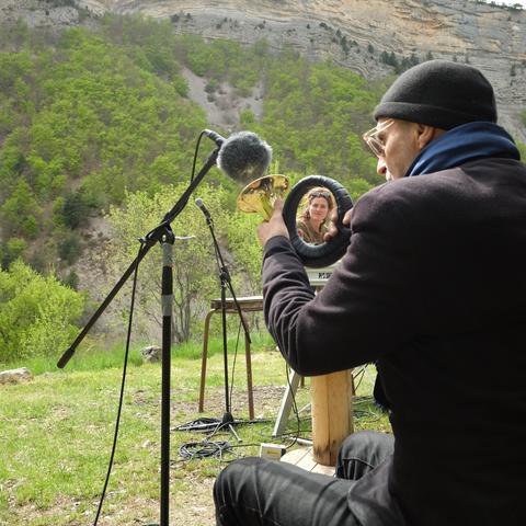 Photo d'un musicien jouant du bugle sur le site des trompes du Faï