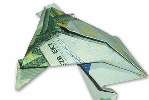 20 Euro Schein als Kröte gefaltet mit geknicktem Kopf