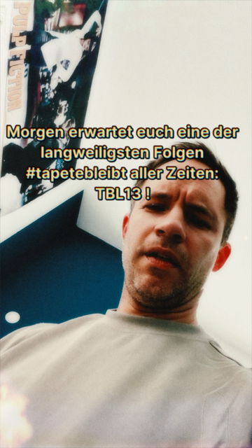 Tapete vor einem Pulp Fiction Plakat
