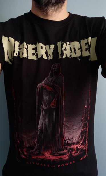 T-shirt du groupe Misery Index pour la tournée européenne de 2020. 
Acheté au concert de Napalm Death au Ninkasi Kao le 27/02/2020. 
On voit une sorte de temple en forme d'une personne décédée, tête de mort et toge. 
Des petits personnages rentrent au niveau des pieds. 
Outre le nom du groupe en haut, on retrouve en-dessous l'inscription "Rituals of Power" en rouge. 
Dans le dos, ce sont les dates de la tournée. 
T-shirt pas trop moche pour du Black/Death Metal.