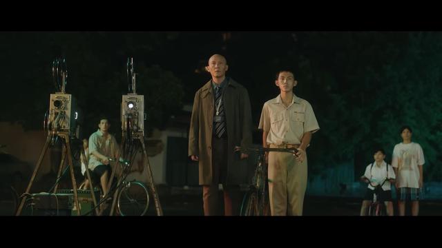 【凝聚眾人．直奔未來】
演出（依出場序）
許光漢．宋芸樺．王淨．柯震東．朱軒洋．劉冠廷．陳淑芳．楊貴媚．李康生．林柏宏．謝欣穎．黃秋生．蔡明亮．袁澧林．張孝全．桂綸鎂．張震．張艾嘉．劉俊謙．柯煒林．范少勳．王渝萱．陳澤耀．杜篤之．李屏賓．李安

其他演員
副導｜程偉豪
經紀人｜陳靜媚
經紀人｜Jessica
燈光｜林岑璋
錄音師｜李柏堯
錄音助理｜孫浩軒
許冠文替身｜王憲政
梁朝偉替身｜蔡承邑
黃秋生替身｜洪章世
梁祝CP｜洪邦妮．古庭萱
黎明替身｜張家陞
張曼玉替身｜陳甄瑩
郭富城替身｜陳俊諺
郭富城兒子｜陳為
袁澧林小孩｜李宜儒
中學張震替身｜謝孟勳
爸媽不在家外傭｜黃錦妝
爸媽不在家小孩｜王子睿
黃秋生屍替｜林恆正
梁朝偉替身｜蔡承邑
張曼玉替身｜陳甄瑩
警察｜黃國峰 李威德 羅能華
黑衣人｜王韋鈞．吳威漢．蔡承軒．詹壽恩．陳榆洋．徐福呈．魏子祐．王則翔．吳庭毅．洪緯麒．吳威漢．曹軒銘
學生｜吳欣芸．游秉儒．靳詠婷．高佩鉦．彭儀緁．江沁瞳．藍鈺斌．李政澤．黃雨涵．楊詠晴．葉芷伶．陳昭宇．莊仁傑．蘇俊輝．謝崇璞
路人｜江怡箴．徐珮瑜．黃怡婷．劉以婕．王筠媛

導演｜程偉豪
策劃及製作｜金盞花大影業股份有限公司
監製｜金百倫

製片團隊｜邊境映象藝文有限公司
製片｜林仕肯
製片協力｜黃嘉琪
執行製片｜歐陽信
場景經理｜詹馥瑜
製片助理｜林煬凱．洪于婷．劉以婕．王筠媛．曾詠莉

副導演｜賴姿君
助理導演｜江怡箴
場記｜張凱筑

選角指導｜陳靜媚
選角執行｜徐珮瑜．黃怡婷
選角助理｜吳佩恩．邱亭瑄

攝影指導｜林子堯
攝影大助 ｜張育甄．范振浩．黃得祐
攝影助理｜詹智涵．范嘉珍
檔案管理｜陳逸麟

燈光指導｜林岑璋
燈光助理｜賴威仁．郭欣錡．林晏均．陳育緯．陳癸皇．許筑鈞
燈光車司機｜王昱翔
電工｜吳鈺泉．王鐏毅

場務領班｜王曜愷
場務助理｜王承宇．黃譽綸

錄音師｜李柏堯
錄音大助｜孫浩軒．錢誠
錄音助理｜林郁琦

美術指導｜郭怡君．陳炫劭
美術執行｜林后珉
美術助理｜楊琇雯
平面美術｜吳雅筑

造型服裝團隊｜ZE Styling Studio
造型師｜蘇庭卉．林育妘
造型助理｜陳微涵．黃欣誼．
造型實習助理｜林侑葳．卓亭妤

主演梳化團隊 化妝組｜YML Makeup
化妝師｜陳怡俐．陳意潔．胡欣儀．顏稚樺．郭理惠．蕭驊仁．吳凱婷

主演梳化團隊 髮型組｜UNDER hair
髮型師｜莊倖樺．鄺啟業．蔡明宏．陳心瑩．鄭輝煌．何聿橙

替身與其他演員梳化團隊 化妝組｜VIVI MAKEUP STUDIO
化妝師｜彭琦崴．姜勝彬．蘇釔雯．楊筑婷．謝寧．洪培馨．王品淳
化妝助理｜林亞璇

替身與其他演員梳化團隊 髮型組｜W+ Salon 林哲全 李麗貞
髮型師｜STARS HAIR 謝雅各 
髮型助理｜W+ Salon 許茲婷

特殊化妝造型團隊｜百嘉堂特效化妝工作室
特效化妝指導｜蕭百宸．劉顯嘉
特化助理｜馮于玟

柯震東化妝團隊｜美少女工作室
化妝師｜高秀雯
柯震東髮型團隊｜FLUXREEL
髮型師｜黃俊銘
楊貴媚妝髮｜陳桂斳
黃秋生化妝師｜吳若詩
許光漢化妝團隊｜美少女工作室
化妝師｜高秀雯
許光漢髮型團隊｜Edmund Lin From Zoomhairstyling 
王淨髮型團隊｜80'S Studio
髮型師｜威奇Ares
劉俊謙化妝師｜姜勝彬
劉俊謙髮型師｜林哲全

動作特技團隊｜FOUR ACTION肆號動作影像工作室
動作指導｜洪昰顥
動作助理｜萬明岳



