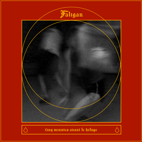 Visuel de l'album numérique. Sur fond rouge, une photo floue en noir et blanc de personnes déguisées dansant lors d'une fête.