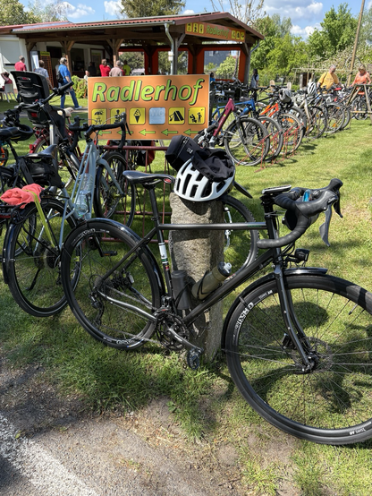 Radlerhof bei Aurith gut besucht von Radfahrern 