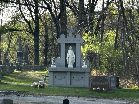 Grave monument with Virgin Mary 