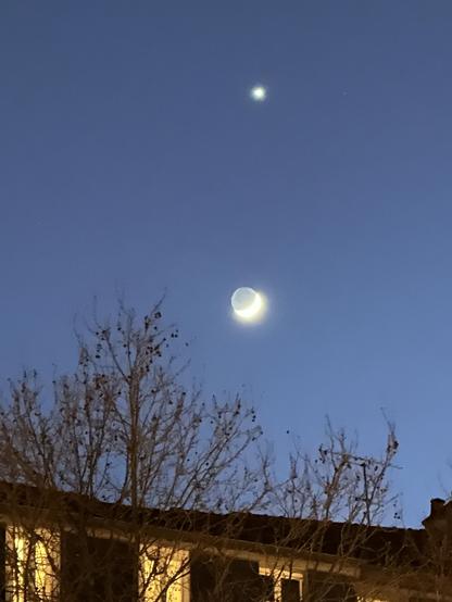 One month later, Venus near a waxing crescent moon with earthshine in Paris on 2025 February 1 at 18:40. 