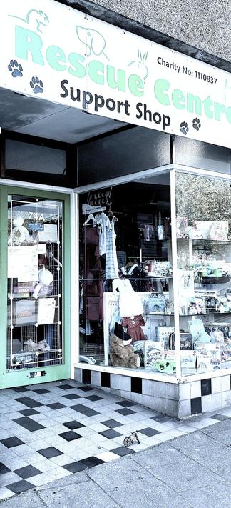 .. we see a charity shop front eponymously titled "Pet Rescue Centre" .. the usual bric-a-brac s..t in the window .. but out on the front "porch" a model high-spec wee bike of black 'n' white hue .. offered by yours-truly as a .. ya know .. sorta "donation" y'all ..