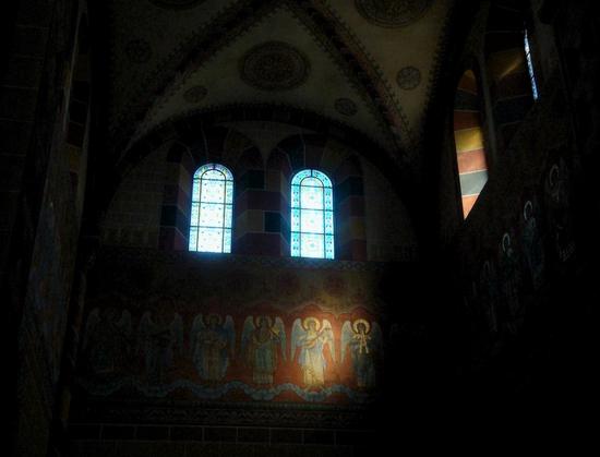 Magischer Lichteinfall im Chor des Kaiserdoms von Königslutter