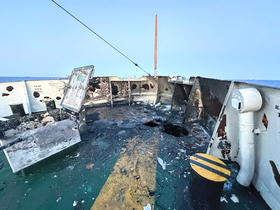 Destrozos, desperfectos,zona queimada na parte dianteira da proa do barco da flotilla da liberdade, causados polo ataque sionista do q foi obxecto esta mañá