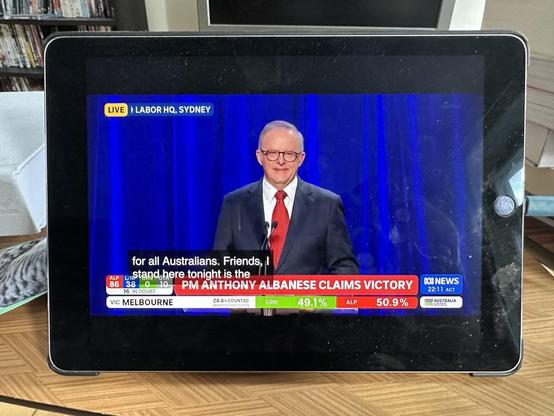 the ABC election broadcast, with Albanese giving his victory speech. The chyron shows a narrow lead for Labor in Melbourne, a seat long held by the Greens’ Adam Bandt with a solid margin