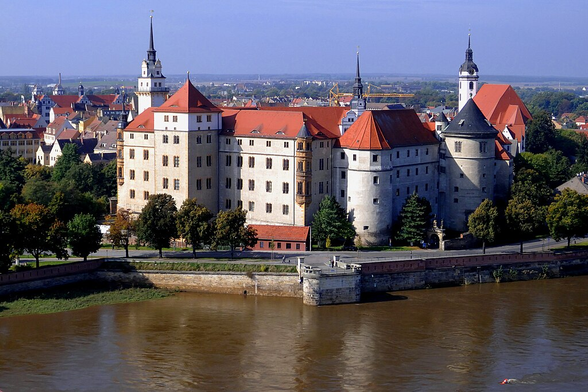 Hartenfels in Torgau,
Hauptresidenz Friedrichs des Weisen

Unsere Vermutung Elbeday jeden Tag ?

Bild
Zeppelubil / Th. Haft
Torgau
CC3.0