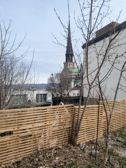 Vista de la iglesia del Faubourg a partir de la calle St-Gabriel.