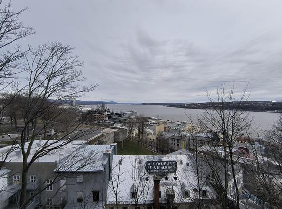 El San Lorenzo visto desde la terraza Dufferin hacia el sureste.