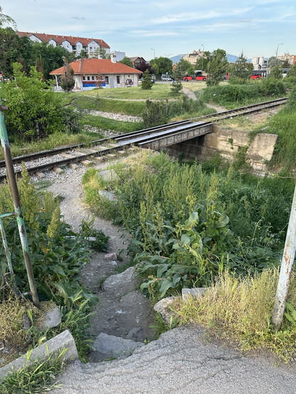 Two sections of trail connected by a small rail bridge over a creek. In the eastern part of Niš, Serbia. By me today. 