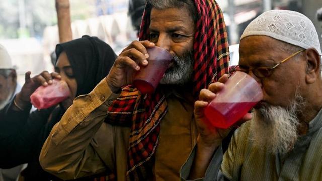 Une vague de chaleur en Inde et au Pakistan met actuellement à rude épreuve les habitants.