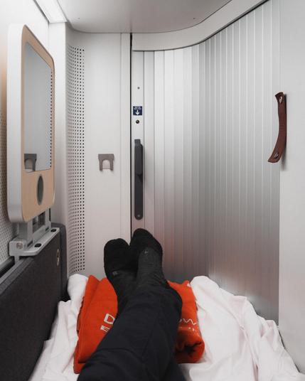 Beine in einer geschlossenen Mini Cabin