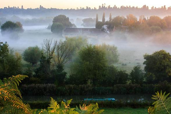 A photo titled "Sleepy early morning", taken near Bridge 111, Globe Inn by Brian Smithson (Old Geordie) on Flickr.