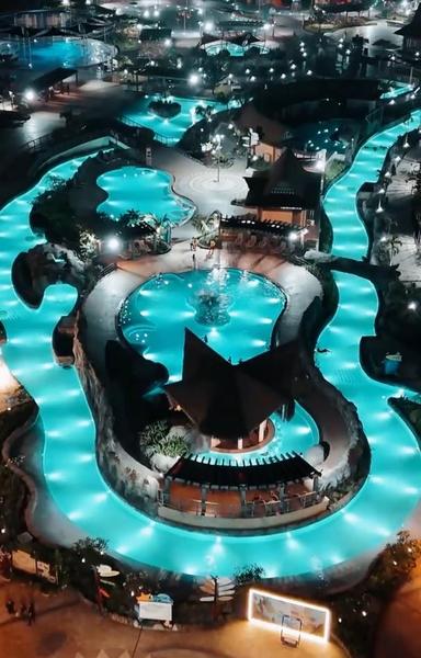 Mana Bay Water Park, Bangladesh
Undoubtedly, one of the most spectacular water parks in Asia, during the day... and also at night.